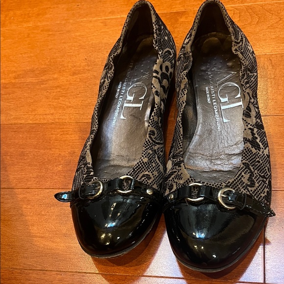 Agl Shoes - AGL Black Patent and Tan Patterned Loafers